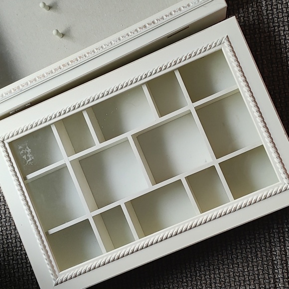 Wall Jewelry Organizer - Picture 2 of 7